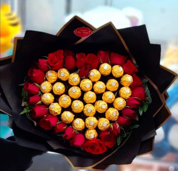 Arreglo romántico de rosas y chocolates tamaño jumbo